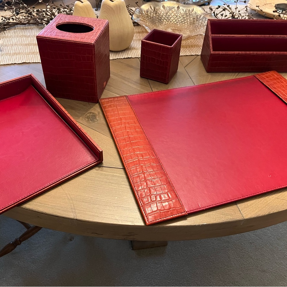 Red Crocodile Pattern Desk Organizer Set